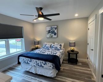 New Modern | Firepit | Br/ 3 Baths - Brewer - Chambre