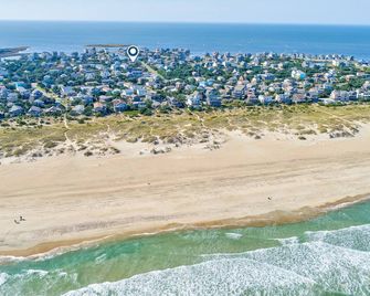 Sound-side home with a yard, central AC & washer/dryer - walk to beaches - Avon - Beach