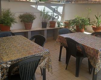 Mondo House - Fiumicino - Patio