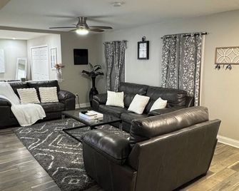 Casa Blanca - Kenner - Living room