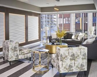 Urban Oasis Downtown Condo with Skywalk Access 6 - Des Moines - Living room
