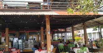 Del Mar Home Stay and Cafe - Bajawa - Restaurant
