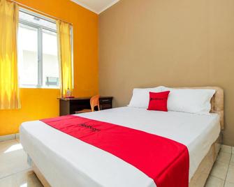 RedDoorz Near Rsup Prof. Kandou Manado - Manado - Ložnice