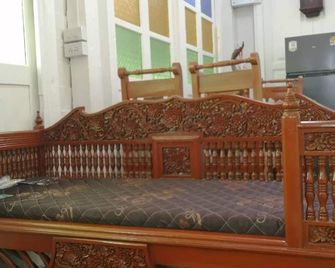 Baan Chay Klong-peaceful Canal Side2br Family Stay - Bangkok - Aufgang