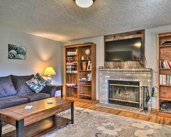 Peaceful, Pet-Friendly Washougal Paradise! - Washougal - Living room