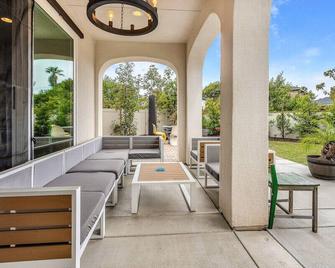 Elegant 2-Story Retreat, Modern Luxury Dream Home! - Los Angeles - Patio