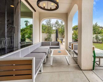 Elegant 2-Story Retreat, Modern Luxury Dream Home! - Los Angeles - Patio
