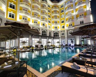 Hotel Royal Hoi An - MGallery - ฮอยอัน - สระว่ายน้ำ