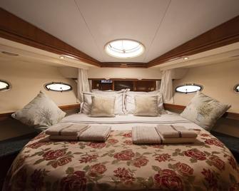 Luxury Motor Yacht 6 pax capacity for Rent in Göcek, Fethiye | www.yachttogo.com - Fethiye - Habitación