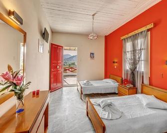 Smaragdi Hotel Apartments - Foinikas - Habitación