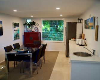 Sunny Glen Cottage - Waikanae - Dining room