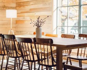 Black Forest Cabins - Mahone Bay - Dining room