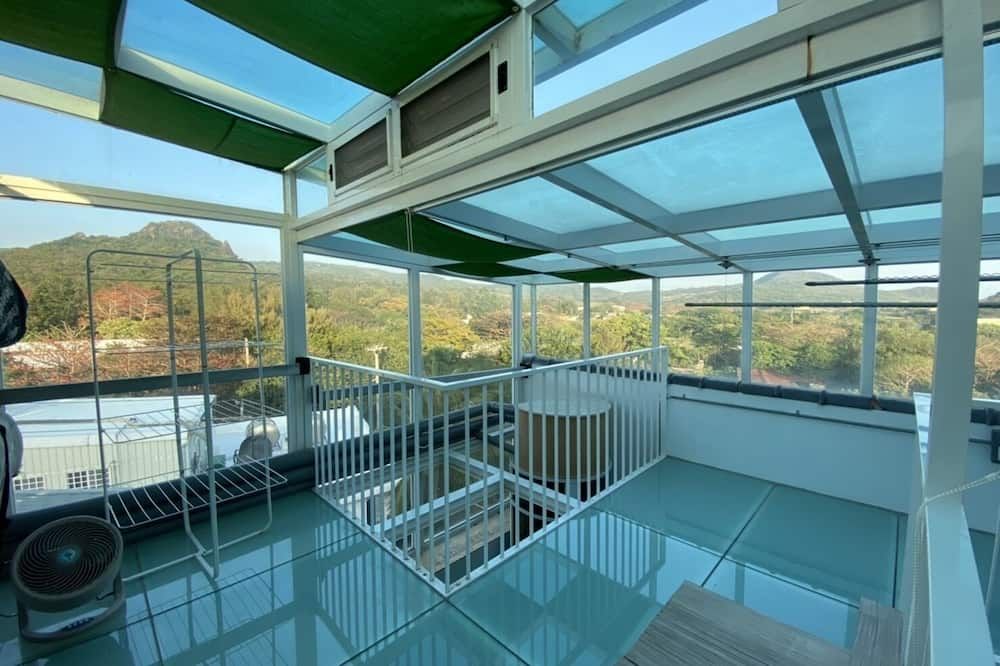 أورانج موون إن