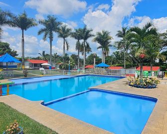 Cabañas Cafeteras Cerritos - Pereira - Piscina