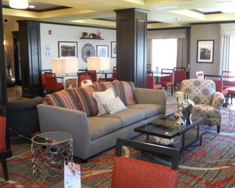 Holiday Inn Express & Suites Greensburg by IHG - Greensburg - Salónek