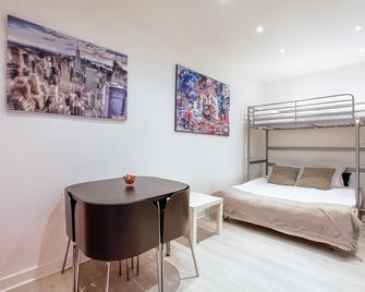 11 - Studio Champs-Elysees - Paris - Bedroom