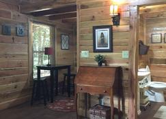 #7 Colorado Wildlife Cabin - Sand Springs - Restaurant