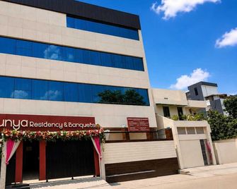 Deluxe Aarunya Residency And Banquets - Patna - Building