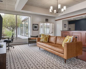 Best Western Tomah Hotel - Tomah - Lobby