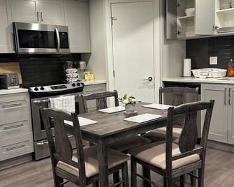 Home sweet home - Saskatoon - Kitchen