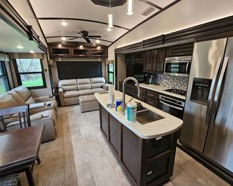 Large Camper•Massage seats•cornhole•Backyard•Parking•A/C - Riggins - Cocina