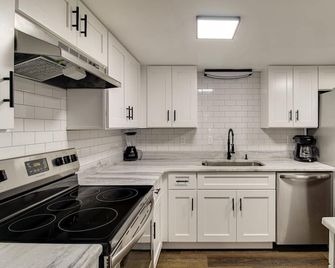 2-Story 3/2.5 Townhome in the heart of Downtown Deland - DeLand - Kuchyň