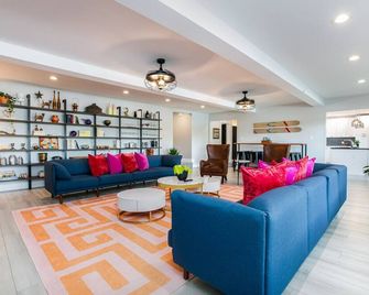 `Party on Pine` Pontoon & HotTub - LaPorte - Lounge