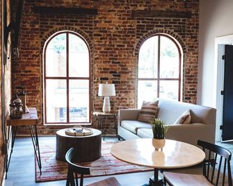 Three Trails Downtown Elkin - Elkin - Living room