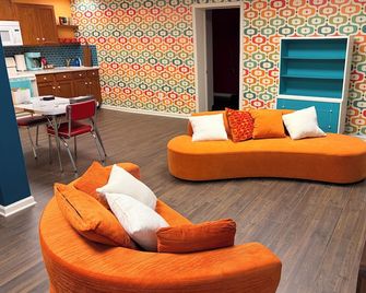 The Atomic Loft - Stylish 2 Bedroom Apartment in Downtown Hanover - Hanover