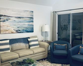 The Bromeliad at Turtle Cove Villas - Kiawah Island - Living room