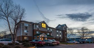 HomeTowne Studios & Suites by Red Roof Charlotte - Concord - Concord - Κτίριο