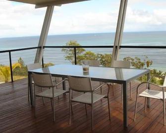Blue Moon Beach House. Fabulous views. Free Wifi. Airconditioned bedrooms. - Tangalooma - Balcon