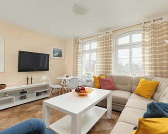 Światowida 14 | Bright Apartment | Remote Work - Dziwnów - Living room