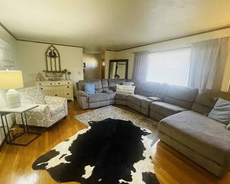 Historic home on West Main - Paragould - Huiskamer