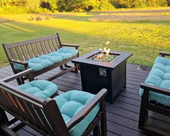 Wild West Coast Getaway Hot Tub game room in town creek comfy! - Forks - Terasa