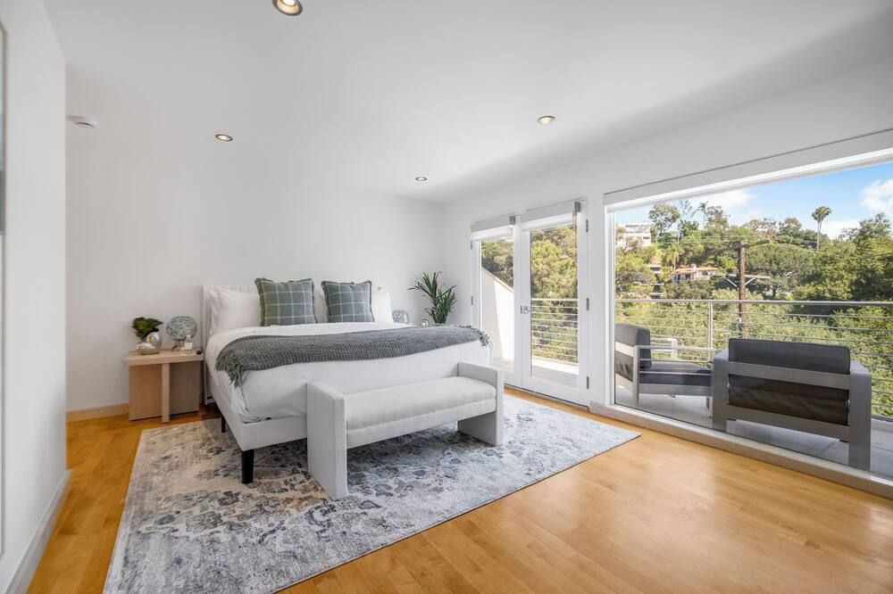 Belden View - Architectural Beauty w/ Skyline Views & Rooftop Spa - לוס אנג'לס - חדר שינה