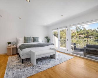 Belden View - Architectural Beauty w/ Skyline Views & Rooftop Spa - לוס אנג'לס - חדר שינה