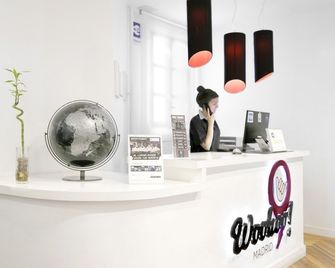 Woohoo Hostal Madrid - Madrid - Front desk