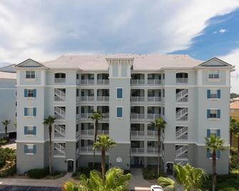 3 bedroom condo in gated comm. with private beach. Lake view from balcony - Palm Coast - Building
