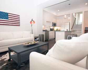 Luxury Nashville 5 Stars Home 1.3m From Broadway! - Nashville - Living room