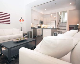 Luxury Nashville 5 Stars Home 1.3m From Broadway! - Nashville - Oturma odası