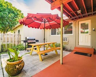Spacious Studio w/Private Patio & Grill - Fort Lauderdale - Patio