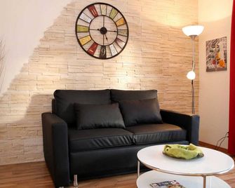 Fewo Art City-Studio Kassel 3, modern, ruhig, citynah, kostenfreie Parkplätze, großer Balkon, voll ausgestattet - Vellmar - Living room