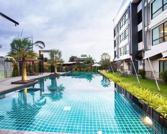 Udtel Boutique Hotel Udonthani - Udon Thani - Bể bơi