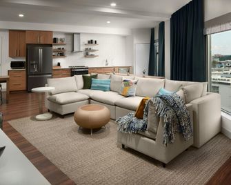 إليمنت شارلوت أبتان - تشارلوت (نورث كارولينا) - غرفة معيشة