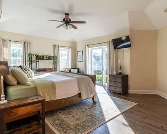 Beautiful renovated large studio - Warwick - Bedroom