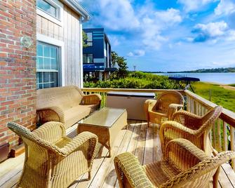 Town Cove Oyster House - Eastham - Balcon