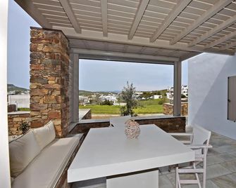 White Tinos Luxury Suites - Steni - Varanda
