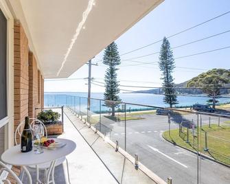 Shoal Towers 5, 11 Shoal Bay Rd - Air Conditioned, WiFi - fantastic location with water views - Shoal Bay - Balcony