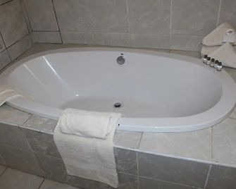 Flamboyant Guest Lodge - Johannesburg